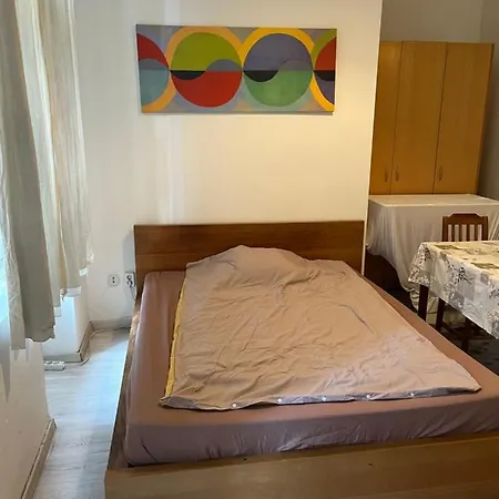 Studio In Nyugati Palyaudvar Apartament
